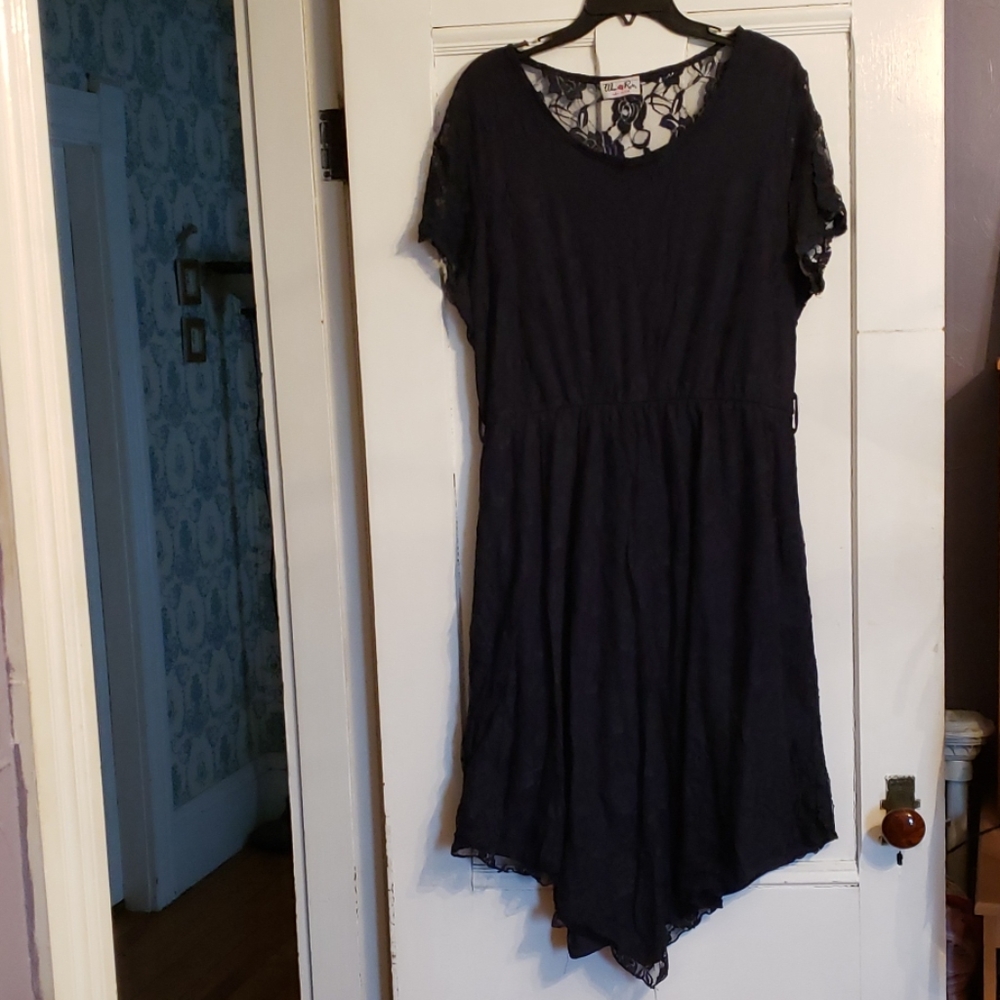 Navy Capsleeve Floral Lace Dress